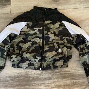 Camo white and black windbreaker from urban kids Size Large (14/16)